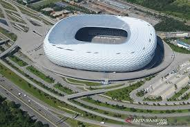 Uefa telah menunjuk kota roma sebagai tuan rumah piala euro 2021 sekaligus tempat laga pertama digelar. Muenchen Gelar Euro Dengan 14 500 Penonton Sevilla Tuan Rumah Baru Antara News