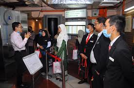 Yandex.translate works with words, texts, and webpages. Pegawai Pengiring In English Useful Formal And Informal Greeting In English