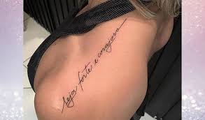 35 Tatuagens Com Frases Motivacionais Alto Astral Nao se apavore nem desanime, pois o senhor, o seu deus, estara com. 35 tatuagens com frases motivacionais