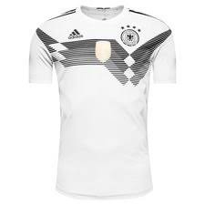 A trois mois du coup d'envoi de la compétition, les équipementiers ont dévoilé (presque) toutes les tenues. Tous Les Maillots De La Coupe Du Monde 2018 En Russie Foot Inside