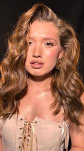 Boom 💥 , Моя отработка в @kurash.school , Под чутким руководством  @gudkova_makeup , Макияж от волшебной @popovskaya_ann , #укладкикраснодар  #прическикраснодар #текстурнаяпричёска #сёрфлоконы ...