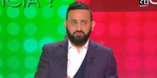 Cyril hanouna ne doit son succès qu'à sa persévérance. Le Salaire De Cyril Hanouna Revele Par Le Canard Enchaine Le Huffpost