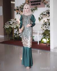 16 model gamis pesta brokat terbaru sekarang 2019/2020 model baju gamis brokat untuk pesta ini bisa kalian jadikan inspirasi. 6 Tren Model Gaun Pesta Untuk Muslimah 2020