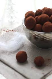 Les Veritables Truffes Au Chocolat De Noel Contes Et Delices Truffes Au Chocolat Recette Truffe Chocolat Chocolat Noel