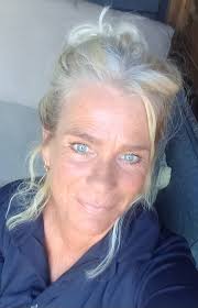 Drinking soda from fine glasses for a unique experience