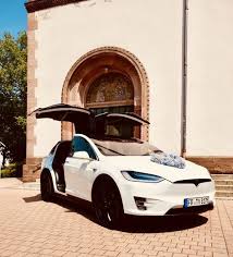 Miet Tesla Tesla Model X 90d In Perl Weiss Als Hochzeitsauto Mieten Tesla Model X Tesla Model Tesla Model X 90d