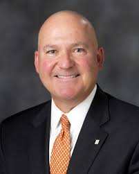 Bank executive to move on