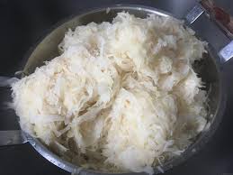 Recette Choucroute Alsacienne La Cuisine Familiale Un Plat Une Recette Choucroute Alsacienne Recettes De Cuisine Choucroute