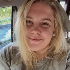 Can't Spell Treason Without Tea (Tomes & Tea, 1): Thorne, Rebecca:  9781250333292: Amazon.com: Books