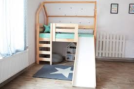 Avec ses couchettes habilement décalées, le lit mezzanine 2 places avec rangement lt9012 de terre de nuit affiche une silhouette asymétrique plutôt canon. Lit Mezzanine Enfant 19 Idees De Couchage En Hauteur