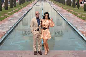 Jeffrey preston bezos is an american business magnate, media proprietor, and investor. Ø¹Ø´ÙŠÙ‚Ø© Ø¬ÙŠÙ Ø¨ÙŠØ²ÙˆØ³ ØªØ¹ÙˆØ¯ Ù„Ù„ÙˆØ§Ø¬Ù‡Ø© Ø¨Ø¹Ø¯ ØªÙ‚Ø±ÙŠØ± Wsj Ø¹Ù† Ø£Ø¯Ù„Ø© Ø¨ØªØ­Ù‚ÙŠÙ‚ ÙƒÙŠÙ Ø³ Ø±Ø¨Øª ØµÙˆØ±Ù‡Ù…Ø§ Cnn Arabic