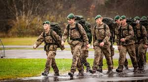 Sofias greske gudfar fikk bakoversveis da han fikk høre at det norske forsvaret praktiserte kjønnsblandet rom. Sadan Pavirker Corona Nedlukningen Forsvaret Altinget Forsvar