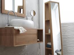 Bien choisir son meuble de salle de bain est une étape importante pour obtenir une pièce agréable et fonctionnelle. Rangements Ultra Pratiques Pour Une Petite Salle De Bains Elle Decoration