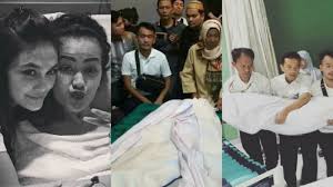 Julia perez meninggal dunia menjadi duka bagi industri hiburan di indonesia. Julia Perez Meninggal Luna Maya Ikut Dalam Ambulans Antar Jenazah Ke Rumah Duka Tribunstyle Com