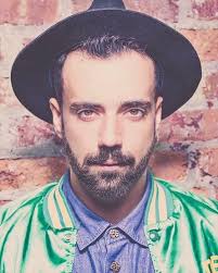 Il ballerino michele lanzaroti, amatissimo da tutto il pubblico di amici di maria defilippi, è stato il primo allievo a conquistare il banco dell'edizione 2015/2016, esibendosi prima insieme ad andreas in una battle di hip hop e poi in una coregrafia a cui si è aggiunto paolo. Molfetta Michele Moretti Torna Ad Amici Sara Assistente Alle Coreografie Di Bill Goodson Le Foto