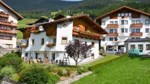 Vergleichen sie hotelpreise und finden sie den günstigsten preis für haus gerda hotel für das reiseziel fiss. Holiday Apartments Holiday Homes In Fiss Austrian Tirol