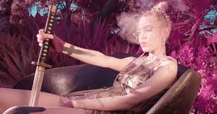 In a recent post, the singer shared a tiktok of a user then commented, asking what a lot of us have no doubt wondered before (given that grimes shares a child with elon musk, a literal billionaire). Musikblog Grimes Miss Anthropocene