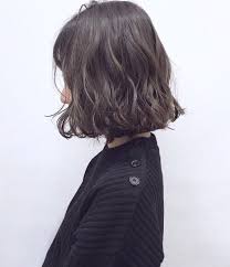 切りっぱなしボブとリラックスウェーブ でトレンド感とセクシー感をプラスします カラーはラベンダースモーキー がおすすめです shima bob hair ボブ 切りっぱなしボブ パーマ ウェーブ ヘアー ヘアスタ toc va lam đẹp toc cực ngắn cắt toc