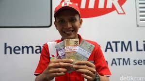 Untuk penarikan tunai pertama, jumlah maksimum tarik tunai adalah rp 250.000. Ufn66vft1t6jym
