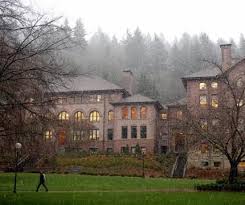 Snow Came Down Heavily On The Western Washington University Campus On Monday Dec 2 2013 Western Washington University Western Washington University Campus