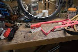 Can you explain the difference between inner tubes made of butyl rubber versus latex?is one choice lighter or more puncture resistant? Silca Latex Inner Tubes First Look Aerogeeks
