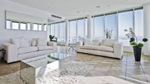 Klingt auf den ersten blick verkehrt, schließlich sieht man den bodenbelag meist nur in der küche, im bad oder flur. Fliesen Als Bodenbelag Im Wohnzimmer Heimhelden