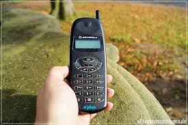 D) herr schneider fühlt sich nicht wohl und. Mein Erstes Handy