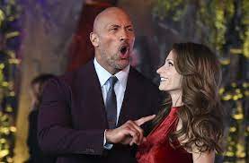 Dwayne johnson's girlfriend lauren appeared at jumanji 2, wearing a luxurious red velvet dress and demonstrating a round belly. Dwayne Johnson Uber Corona Krise The Rocks Ehe Profitiert Von Der Isolation Panorama Stuttgarter Zeitung