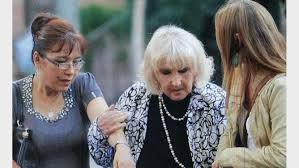 Daniel andrés tinayre, hijo mayor de la conductora televisiva mirtha legrand y del director de cine daniel tinayre, cumpliría hoy 71 años, por lo que su familia publicó un sentido mensaje en el diario la nacion. La Reaparicion Publica De La Hermana Melliza De Mirtha Legrand Ciudad Magazine