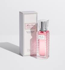 In fact, it's generally, an eau de parfum is composed of 15% to 20% perfume oil, while an eau de toilette scales a little lower, ranging from 10% to 15%, according to bee. Miss Dior Roller Pearl Eau De Toilette Women S Fragrance Men S Fragrance Dior