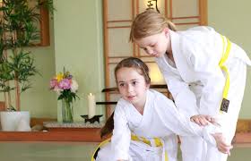 The aikikai foundation is the mothership of the international aikido federation. Aikido Im Dojo Erlernen Lieslotte Familienmagazin Augsburg