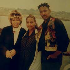 Tina At The Funeral Service For Her Mother Zelma In 1999 She S With Her Son Ronnie And Her Niece Jacqueline Tina Turner Ike And Tina Turner Tina Turner Albums