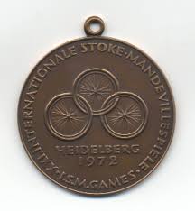 Richard oribe, nadador con parálisis cerebral, consiguió 16 medallas en seis juegos paralímpicos, de las cuales ocho son de oro, seis de plata y dos de bronce. Medallas Paralimpicas De Heidelberg 1972 International Paralympic Committee