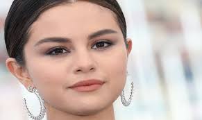 Selena gomez has officially launched a new mental health initiative, called mental health 101 gomez, with her brand rare beauty, is targeting young people with the effort. Selena Gomez Age Career Net Worth Dating Break Up Selena Gomez The Scene Revival