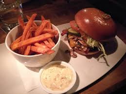 1125 douglas street victoria, bc v8w 3l7, canada. Bacon Cheddar Burger Mit Susskartoffelpommes Und Truffel Mayonnaise Picture Of Cactus Club Cafe Victoria Vancouver Island Tripadvisor