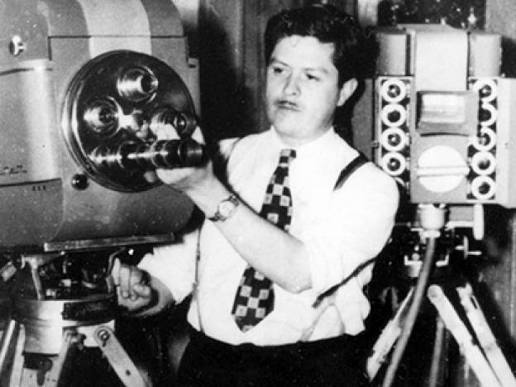Que Invento Guillermo Gonzalez Camarena? En 1938, González Camarena inventó  el "Adaptador Cromoscópico para Aparatos de Televisión", primer sistema de  transmisión a color para la televisión, mismo que fue patentado el 19