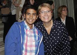 Ηταν ετοιμοσ να δημοσιευσει τα στοιχεια τησ. To 8eatro Toy Dionysh Panagiwtakh Pantrepse Politikoys Dhmosiografoys Kai Kallitexnes