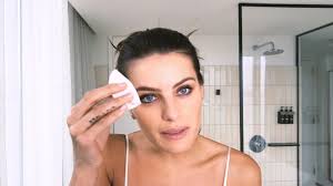 Watch Brazilian Supermodel Isabeli Fontana Shows How to Prep Your Skin for  Bed