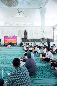 The mosque was originally named as klia mosque and was officially named after almarhum sultan sir abdul samad of selangor. Malaysia Airports On Twitter Malaysia Airports Was Glad To Participate In The World Quran Hour Program Held At The Masjid Sultan Abdul Samad Klia This Morning Myairportsevents Quranhour Community Airport Klia Klia2