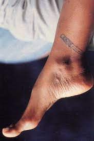 Iman Has Two Tattoos One Above Her Ankle Which Depicts A Bowie Knife With The Word David Written On The Handle A David Bowie Tattoo Bowie Tattoo Bowie Knife
