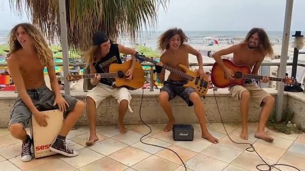 Mixed Up Everything band covers 80's and 90's songs