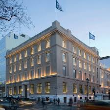 Alpha bank romania a incheiat protocolul cu fondul national de garantare a creditelor (fngcimm) pentru programul prima casa 4, obtinand totodata si validarea normelor de creditare de la banca nationala a romaniei, a anuntat vineri banca, potrivit newsin.potrivit bancii. Broxh Peftoyn Oi Ypografes Sto Carve Out Ths Alpha Bank