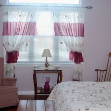 We are going to makeover our bedroom, but don't have a ton of money to do it. they then proceed, with no plan, and no budget to spend a few hundred dollars getting rugs that are too small (that they don't love) or ten tiny decor objects from target and keep the same old fan that is really dating the room. Master Bedroom Decorating A Romantic Bedroom Makeover On A Budget Hubpages