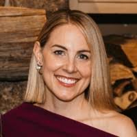 Lindsey Newman's Instagram, Twitter & Facebook