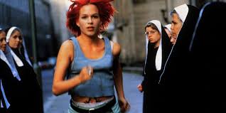 Lola'nın eli işte gözü oynaştadır. Review Flow Into Film