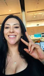 Stephanie Vaquer without makeup looks so damn pretty