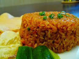 Bahan utama yaitu nasi, sangat mudah ditemukan dan harganya sangat terjangkau. Pin On Indonesian Food In Indonesian Language