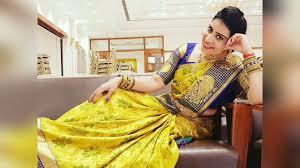 Top Saree Photography Poses Women S Saree Photography Beautiful Poses In Saree Youtube I would advise you to look at the poses together with your subject, especially if she's 6. top saree photography poses women s saree photography beautiful poses in saree