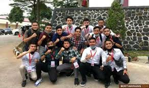 Panitia penerimaan mahasiswa baru ta.2018/2019 universitas pertahanan (indonesian defense university) kampus unhan, kawasan ipsc, sentul. Adytia Evans Putra Pinti Kayu Solsel Lulus Fakultas Kedokteran Universitas Pertahanan Berita Minang