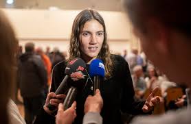 At the end of july the bern model, announced its nomination as a national council, green party candidate to withdraw. Tamy Glauser Zieht Nationalratskandidatur Zuruck Ihre Erklarung Auf Insta Watson